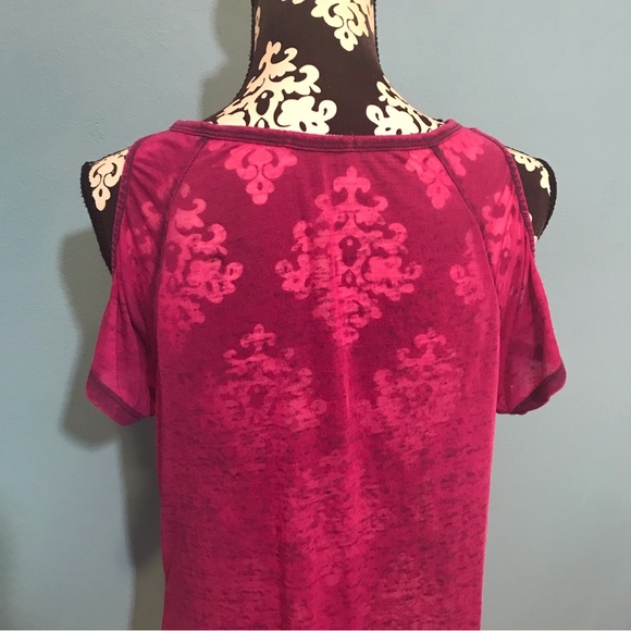 FREE Maurices Fuchsia Off Shoulder Short Sleeve T-Shirt GUC Burnout Small Basic - Picture 5 of 12
